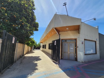 Local Comercial en arriendo mensual en Avenida Constitución 383, Casablanca - 4 baños