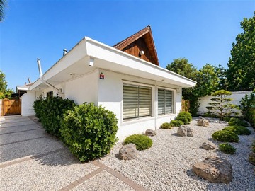 Casa en venta en Sector ex las brujas, La Reina - 4 dormitorios, 4 baños