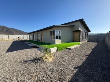 Casa en venta en Linda Casa en Coquimbo con Amplio Terreno Especial para Inversión - 3 dormitorios, 2 baños