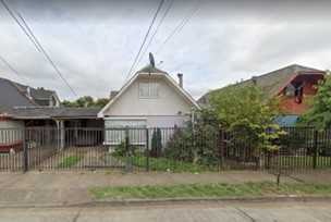 Casa en venta en Vendo casa con 3 deptos interior, sect ufro (65700), Temuco - 5 dormitorios, 5 baños