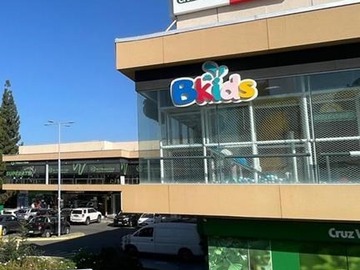 Local Comercial en arriendo mensual en Avenida La Plaza - Avenida Camino El Alba - San Carlos de Apoquindo en Las Condes, Las Condes