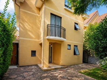 Casa en venta en Santa marta, Huechuraba - 4 dormitorios, 3 baños