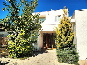 Casa en venta en Camino la Cumbre / Berna Norte, Lo Barnechea - 5 dormitorios, 5 baños