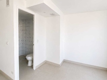 Oficina en venta en Inversión Ideal: Oficina Luminosa (175862), Las Condes - 1 baño