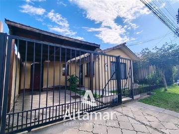 Casa en venta en Entre calle Santo Tomás de Aquino y Calle Los Platanos, La Serena - 3 dormitorios, 2 baños