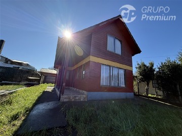 Casa en venta en Avenida Segunda Faja con Bellavista, Villarrica - 4 dormitorios, 2 baños