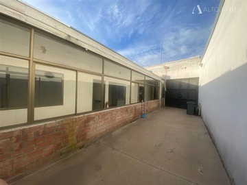 Oficina en venta en Av el Salto, Recoleta - 4 dormitorios, 2 baños