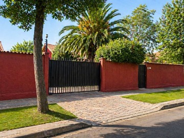 Casa en venta en Santa Julia 2667, La Florida, Región Metropolitana de Santiago 8240000, Chile, La Florida - 3 dormitorios, 2 baños