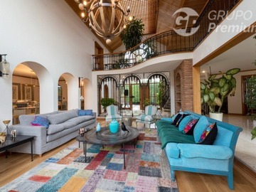 Casa en venta en Lo barnechea, Lo Barnechea - 5 dormitorios, 5 baños