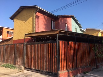 Casa en venta en Venta de Amplia Propiedad en Pasaje Directora María Mella Lampa. - 3 dormitorios, 1 baño