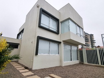 Casa en venta en Quilpué, Quilpué - 4 dormitorios, 4 baños