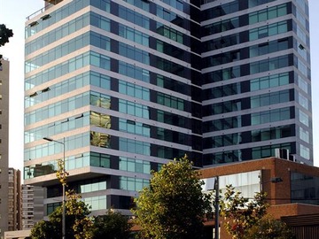 Oficina en arriendo mensual en Excelente Oficina Metro Manquehue, Las Condes - 5 dormitorios, 1 baño