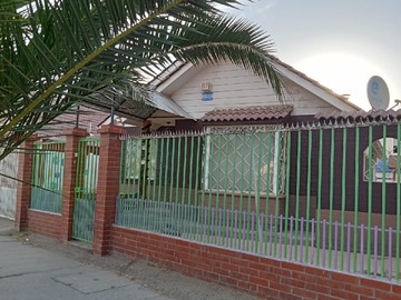 Casa en arriendo mensual en Se Arrienda Casa Ubicada en Av. la Hacienda Poniente. - 3 dormitorios, 3 baños