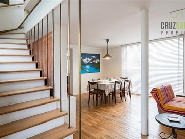 Casa en venta en Sector Montenegro, Ñuñoa - 5 dormitorios, 4 baños
