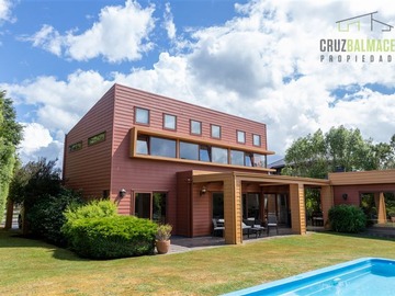 Casa en arriendo mensual en Barrio Centenario, Puerto Varas - 5 dormitorios, 5 baños