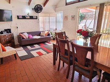 Casa en venta en Excelente casa 5d/4b con 3+ estacionamientos., La Florida - 5 dormitorios, 4 baños