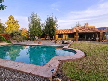 Casa en venta en Vive a pasos de en Chicureo (164789), Colina - 6 dormitorios, 4 baños