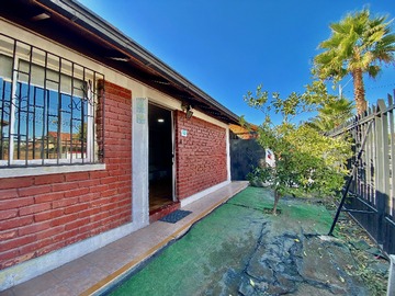 Casa en venta en Humberto Allende, El Bosque - 5 dormitorios, 3 baños