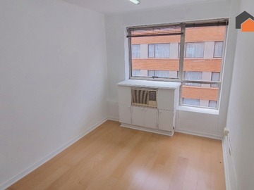 Oficina en arriendo mensual en Moderna oficina en Vitacura, GGCC incluidos (172328), Vitacura - 1 baño