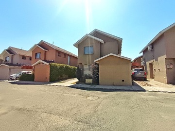 Casa en arriendo mensual en Casa en Arriendo 3 Dormitorios. 2 Baños. Estancia Liray. Colina - 3 dormitorios, 2 baños