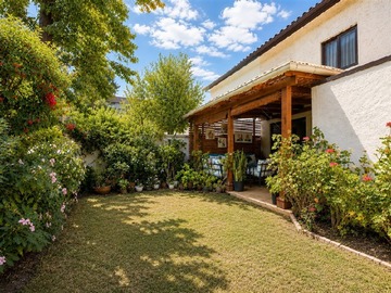 Casa en venta en Kennedy/ Padre Hurtado, Las Condes - 5 dormitorios, 3 baños