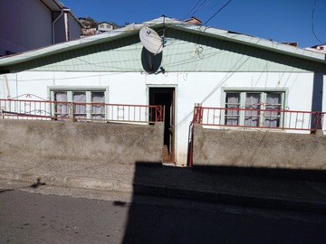 Casa en venta en Avenida Argentina, Valparaíso - 3 dormitorios, 2 baños