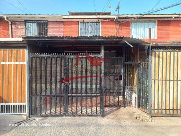 Casa en venta en Las Águilas, Quilicura - 4 dormitorios, 2 baños