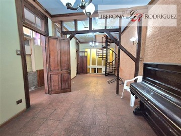 Casa en venta en Casa en Cerro Barón, Valparaíso - 4 dormitorios, 3 baños