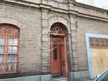 Casa en venta en Santa Elena/ Av. Matta, Santiago - 7 dormitorios, 3 baños