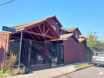 Casa en venta en Maipu, Maipú - 4 dormitorios, 3 baños