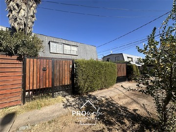 Casa en venta en Jardines de Vespucio, Peñalolén - 3 dormitorios, 3 baños
