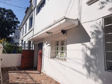 Casa en venta en Oportunidad, gran casa uso comercial rebajada en 2000 uf, Santiago - 8 dormitorios, 3 baños