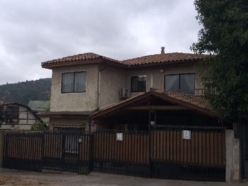 Casa en venta en Casa Dos Pisos Independiente Excelente Sector Norte de Quilpue - 6 dormitorios, 4 baños