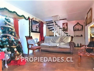 Casa en venta en Estación de Metro Los Quillayes / Villa Los Ruiseñores, La Florida - 6 dormitorios, 3 baños