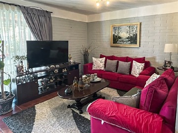Casa en venta en Enrique Olivares - Sector Jardín Alto, La Florida - 4 dormitorios, 2 baños