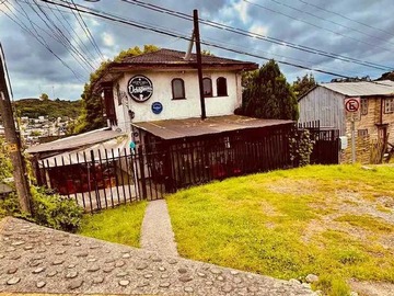 Casa en venta en Hermosa casa/local comercial en puerto montt (95950), Puerto Montt - 5 dormitorios, 2 baños