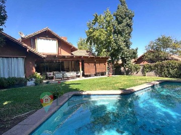 Casa en venta en Hermosa casa sector los fresnos, full (70626), Huechuraba - 4 dormitorios, 4 baños