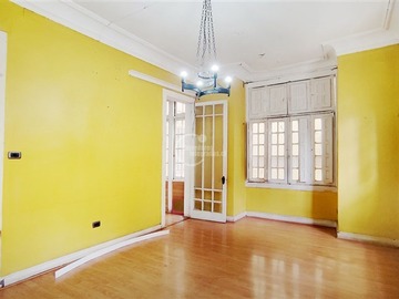 Casa en venta en Barrio Yungay / Ricardo Cumming, Santiago - 7 dormitorios, 2 baños