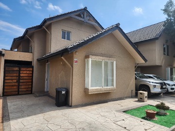 Casa en venta en Casa Remodelada Cond. Laguna Norte-Lampa 3D 3B 1 Sala Estar - 3 dormitorios, 3 baños