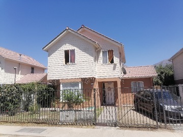 Casa en venta en Los Lotos 2512, Lampa - 3 dormitorios, 3 baños