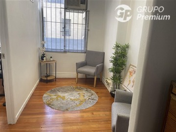 Oficina en venta en Huerfanos 1055, Santiago - 1 dormitorio, 1 baño