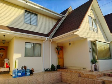 Casa en venta en Los Corchos, Quilpué - 5 dormitorios, 3 baños
