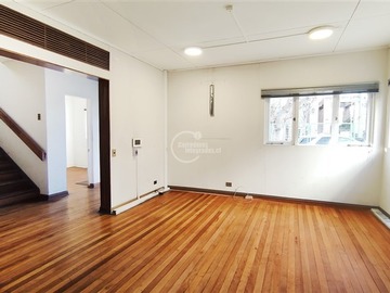 Casa en arriendo mensual en 4 Norte / Barrio Ponientes / Viña del Mar, Viña del Mar - 8 dormitorios, 4 baños