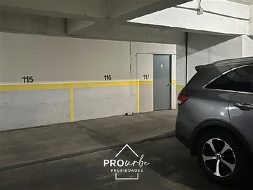 Estacionamiento en venta en Av Pdte Kennedy frente a Centro Comercial Parque Arauco, Vitacura
