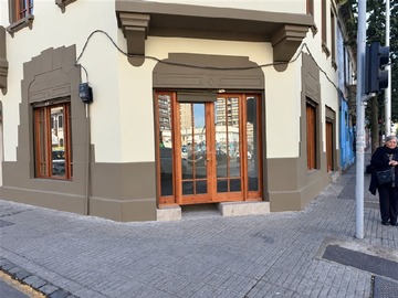 Local Comercial en arriendo mensual en Av. Matta, Santiago - 2 baños