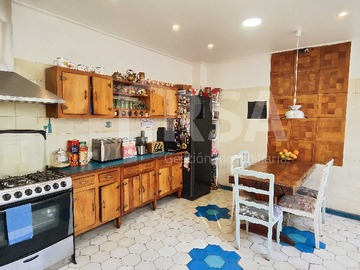 Casa en venta en Hermosa casa remodelada en calle Toesca (65227), Santiago - 4 dormitorios, 1 baño