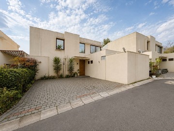 Casa en venta en el embalse, Peñalolén - 5 dormitorios, 5 baños