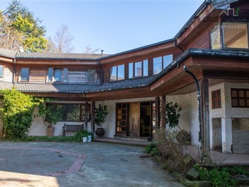 Casa en venta en Los Castaños, subida restaurant La Olla, Puerto Varas - 5 dormitorios, 5 baños