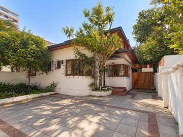 Casa en venta en En Ñuñoa - 5 dormitorios, 4 baños