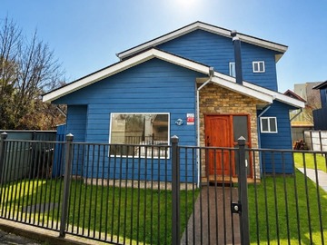 Casa en venta en Exclusiva Casa de Dos Pisos en Sector Oriente de Osorno - 3 dormitorios, 3 baños